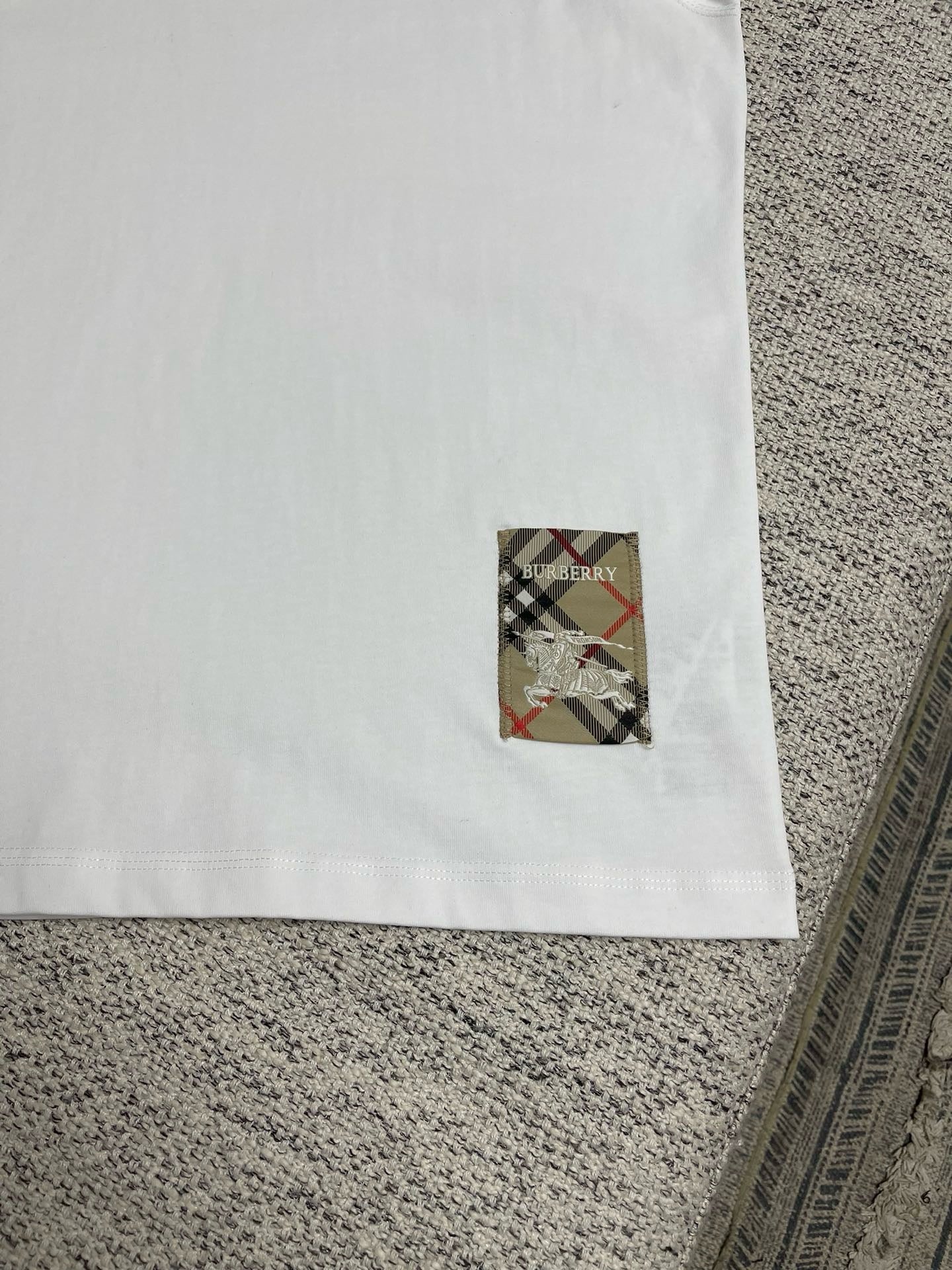 Mehrfarbiges T-Shirt