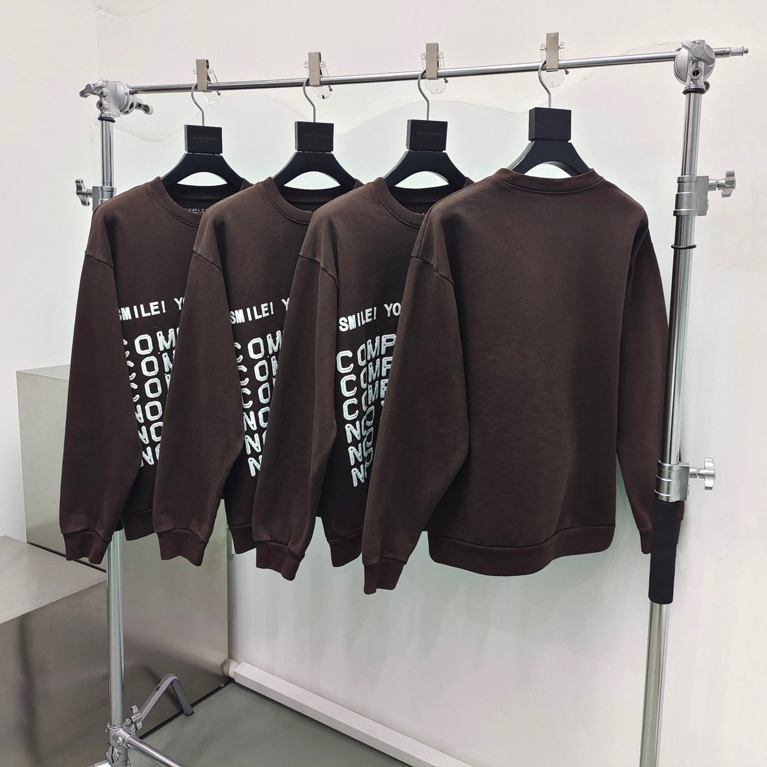 Dunkelschwarzes Sweatshirt