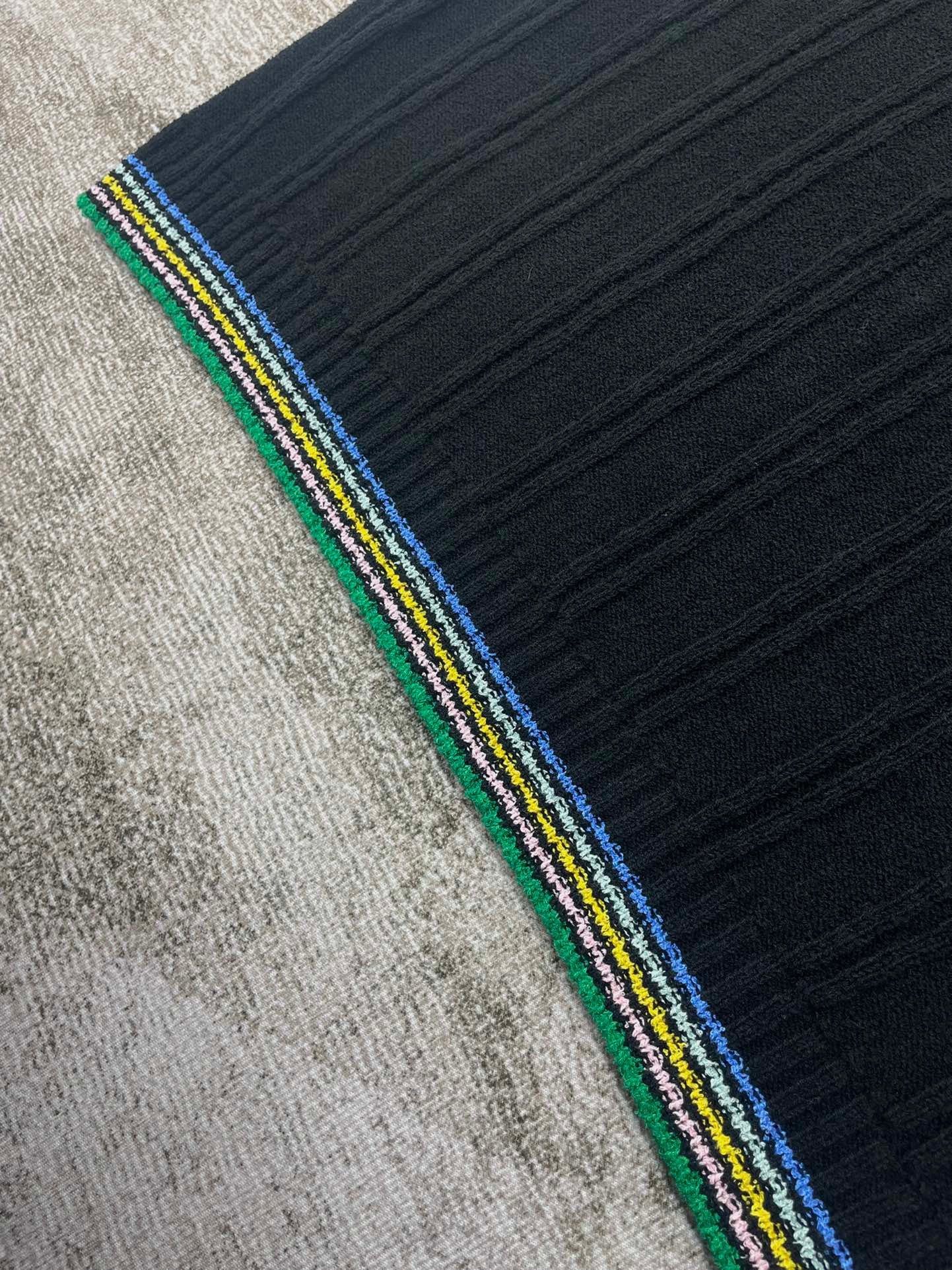 Jersey blanco y negro