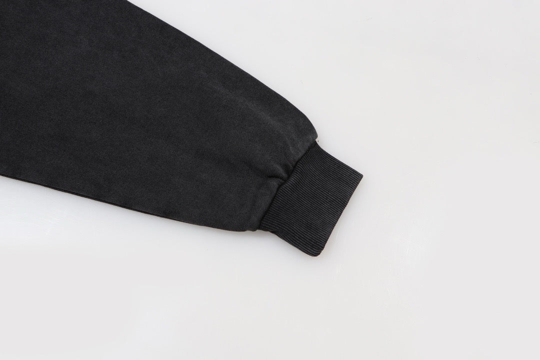 Dunkelschwarzer Hoodie