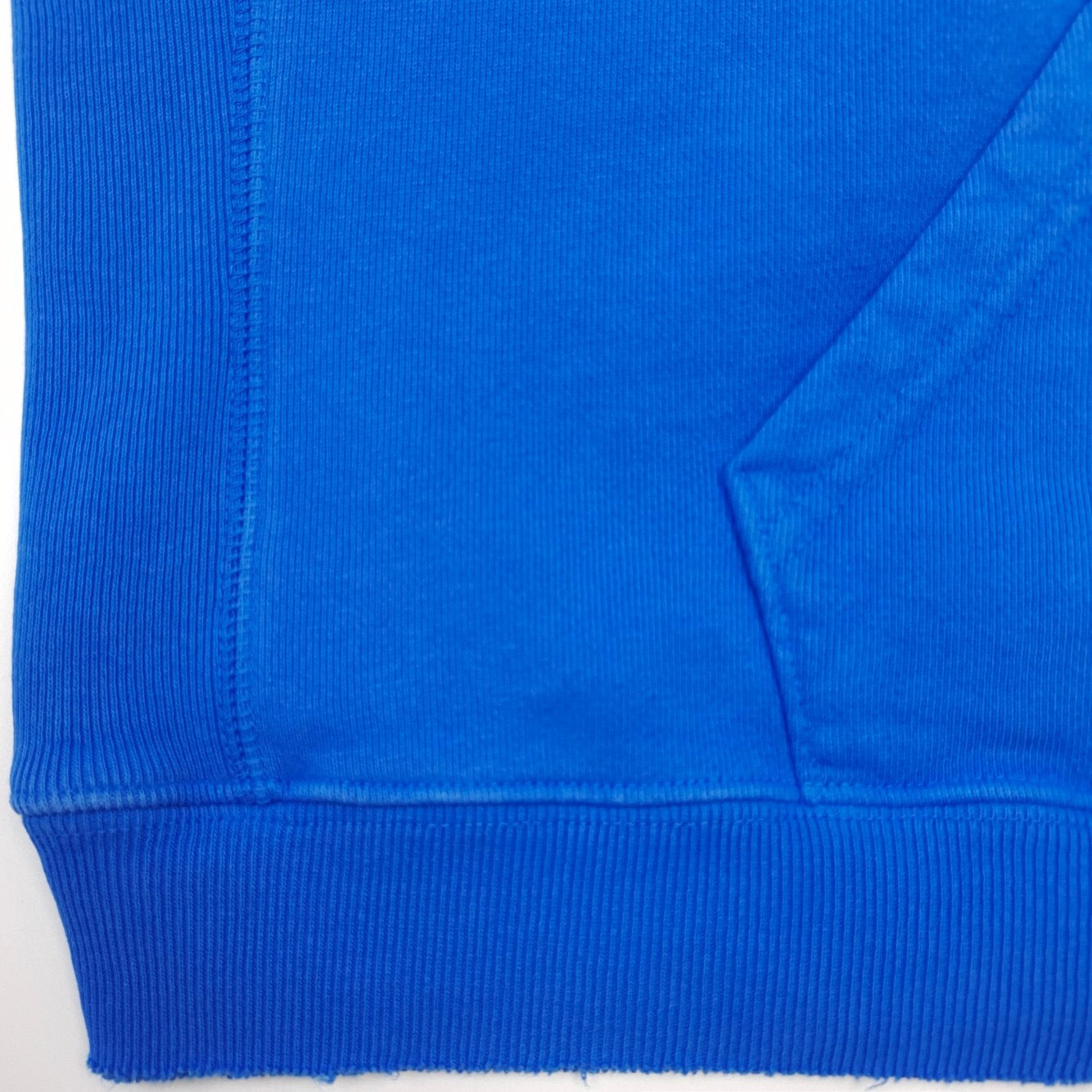 Himmelblauer Hoodie
