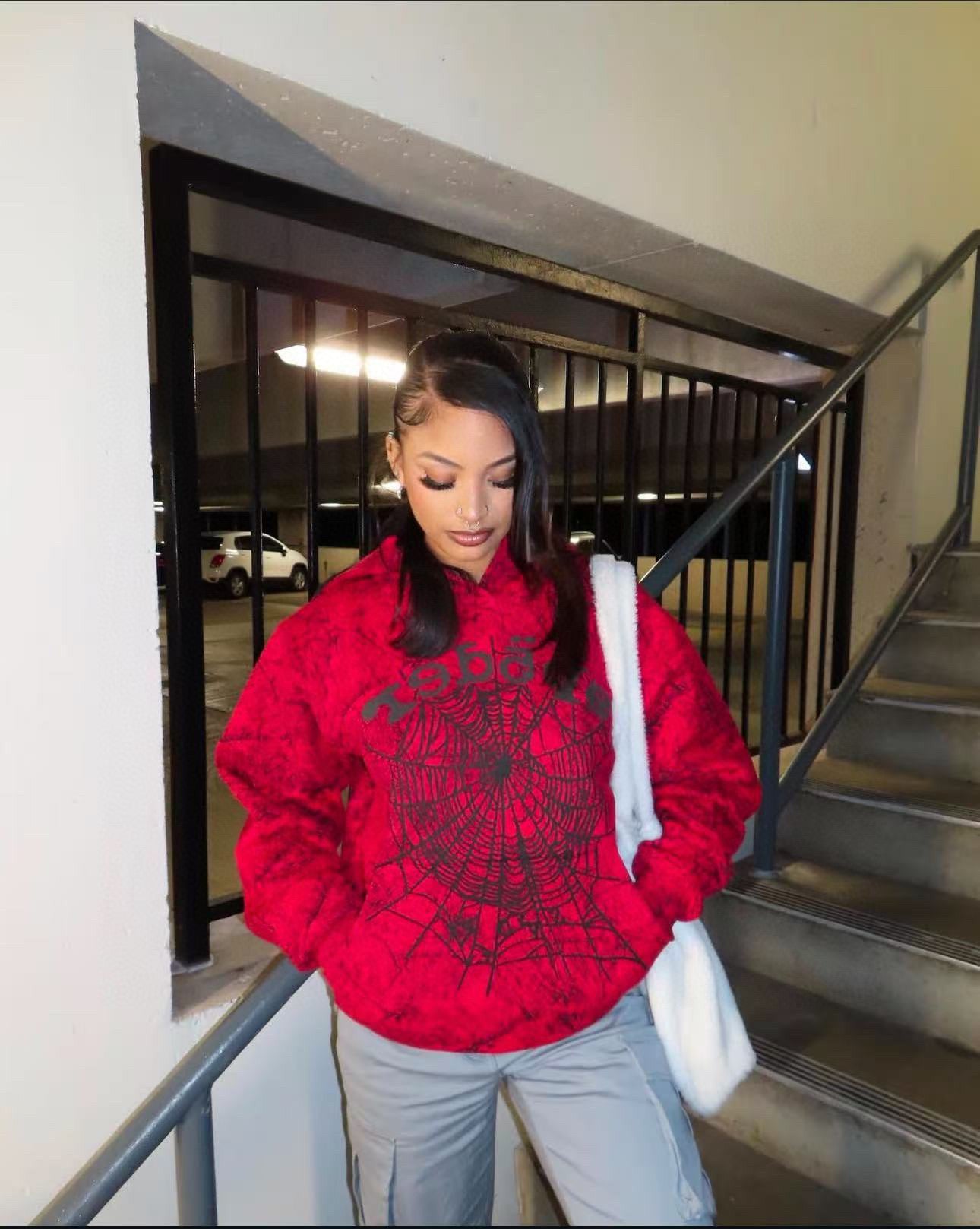 Roter Kapuzenpullover