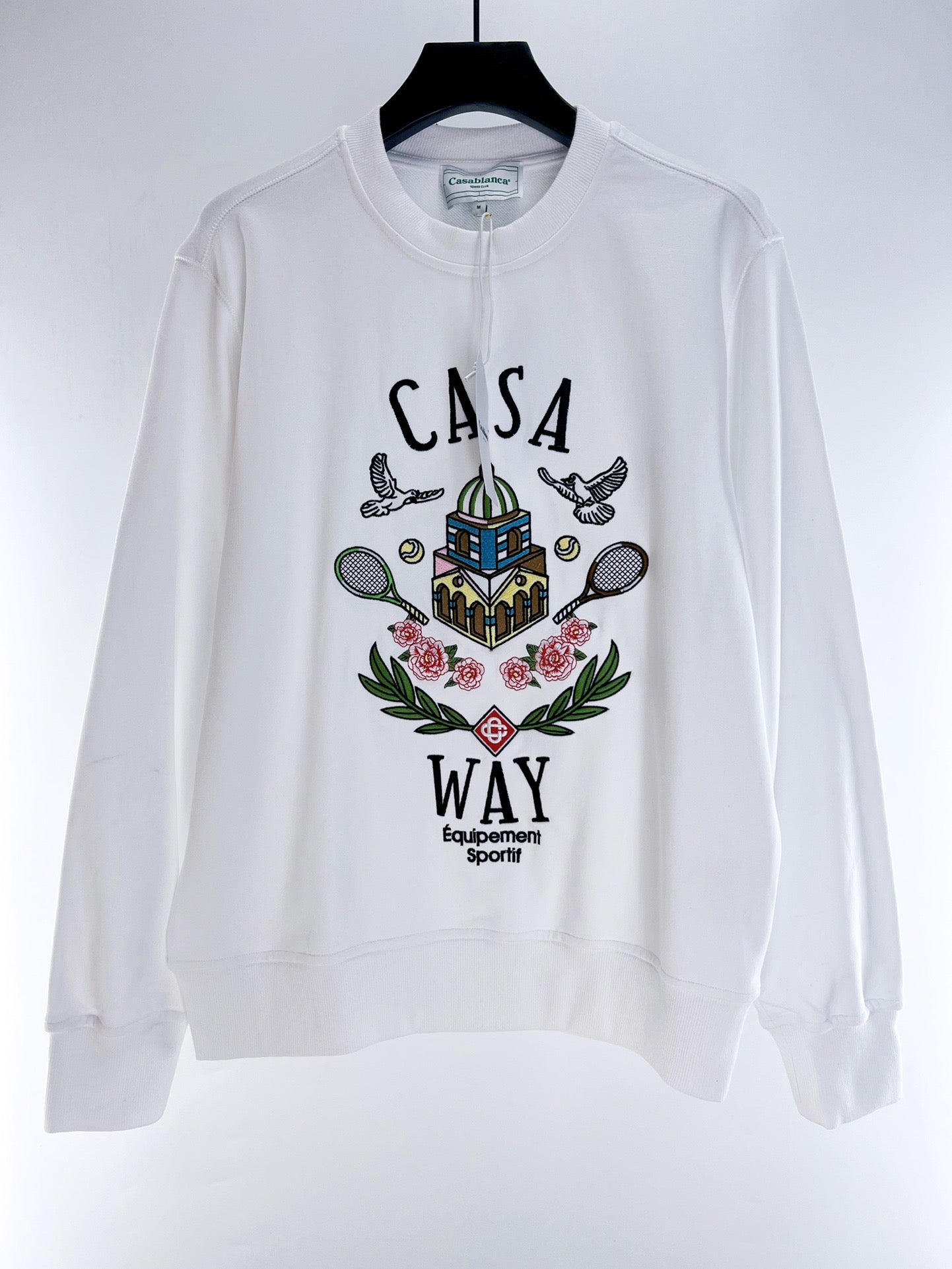 weißes und graues Sweatshirt