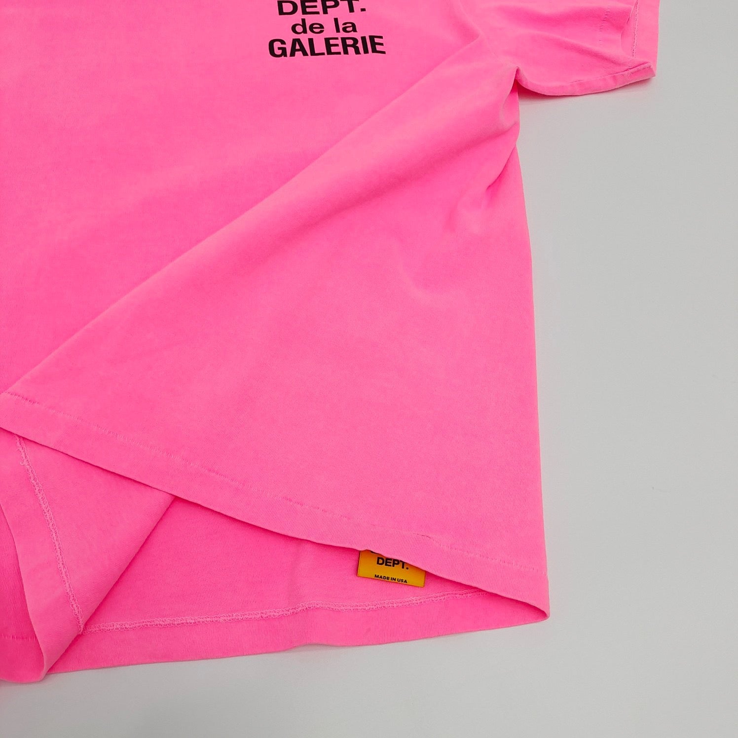 Gelbes, rosa und gelbes Organza-T-Shirt