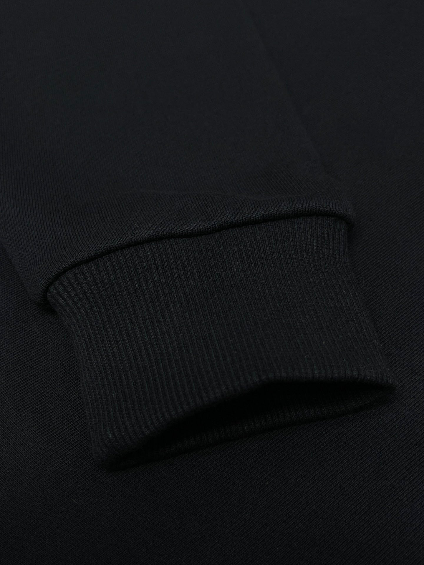 هودي أسود وأحمر