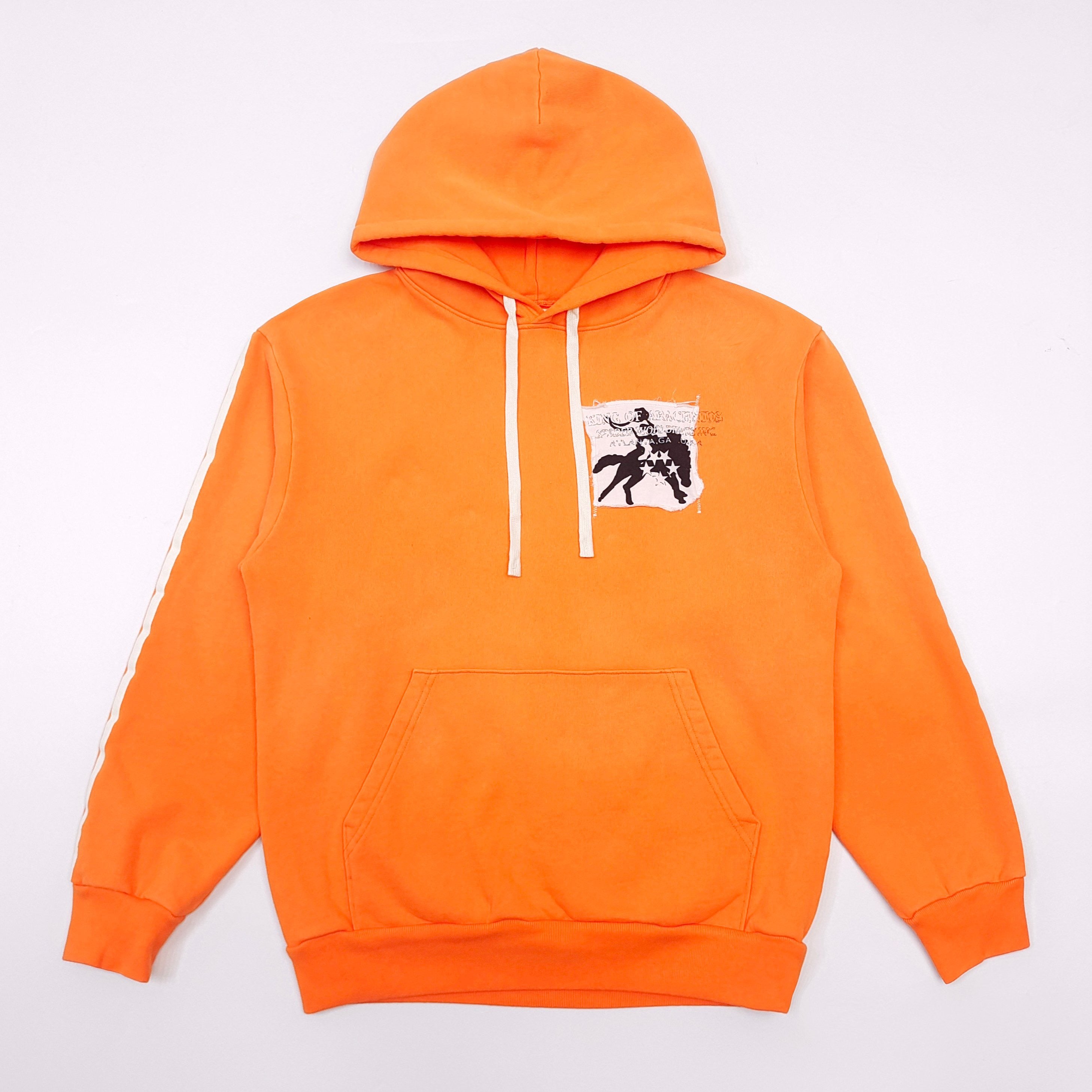 Orangefarbener Kapuzenpullover
