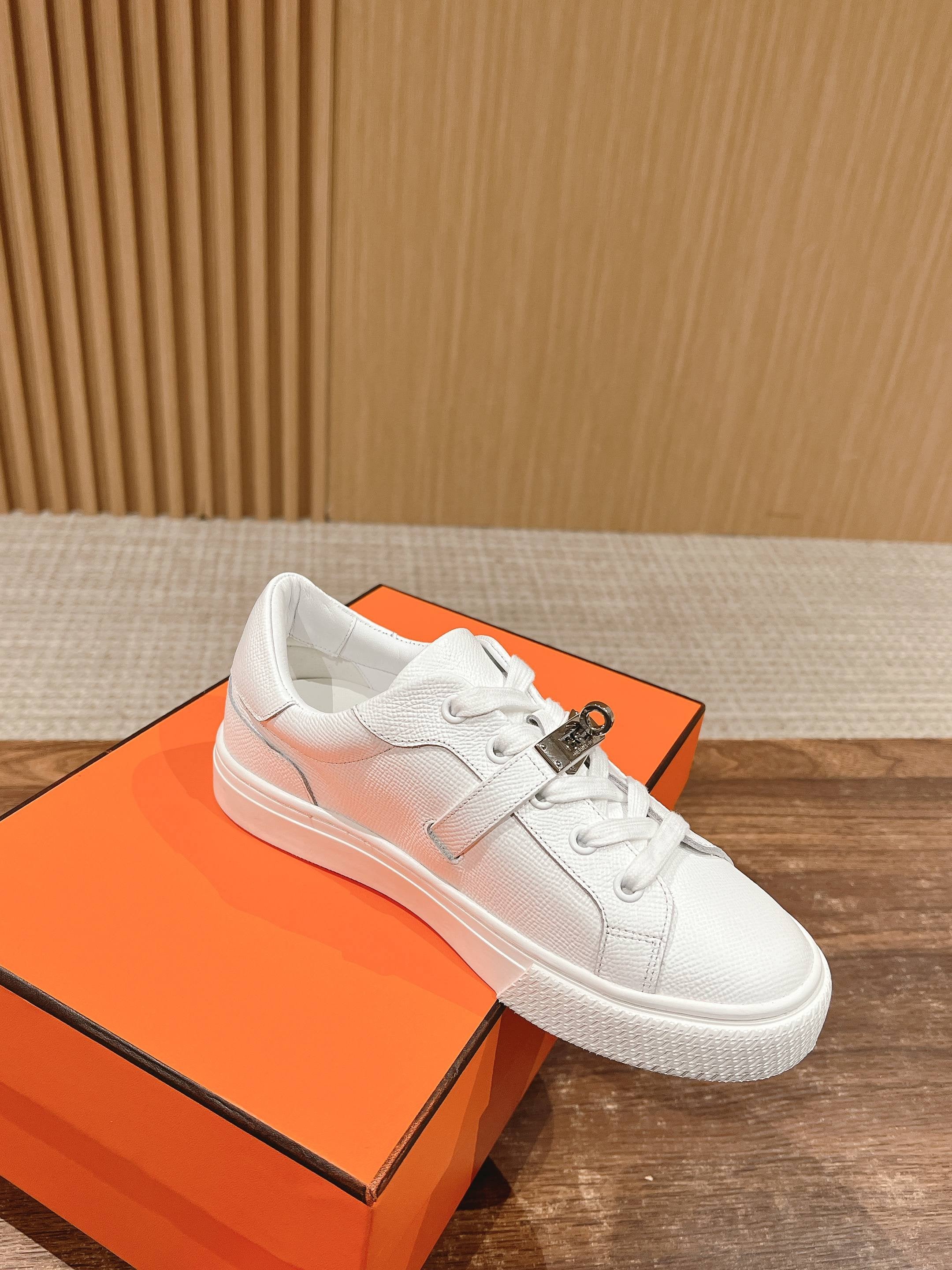 Mehrfarbige Schuhe