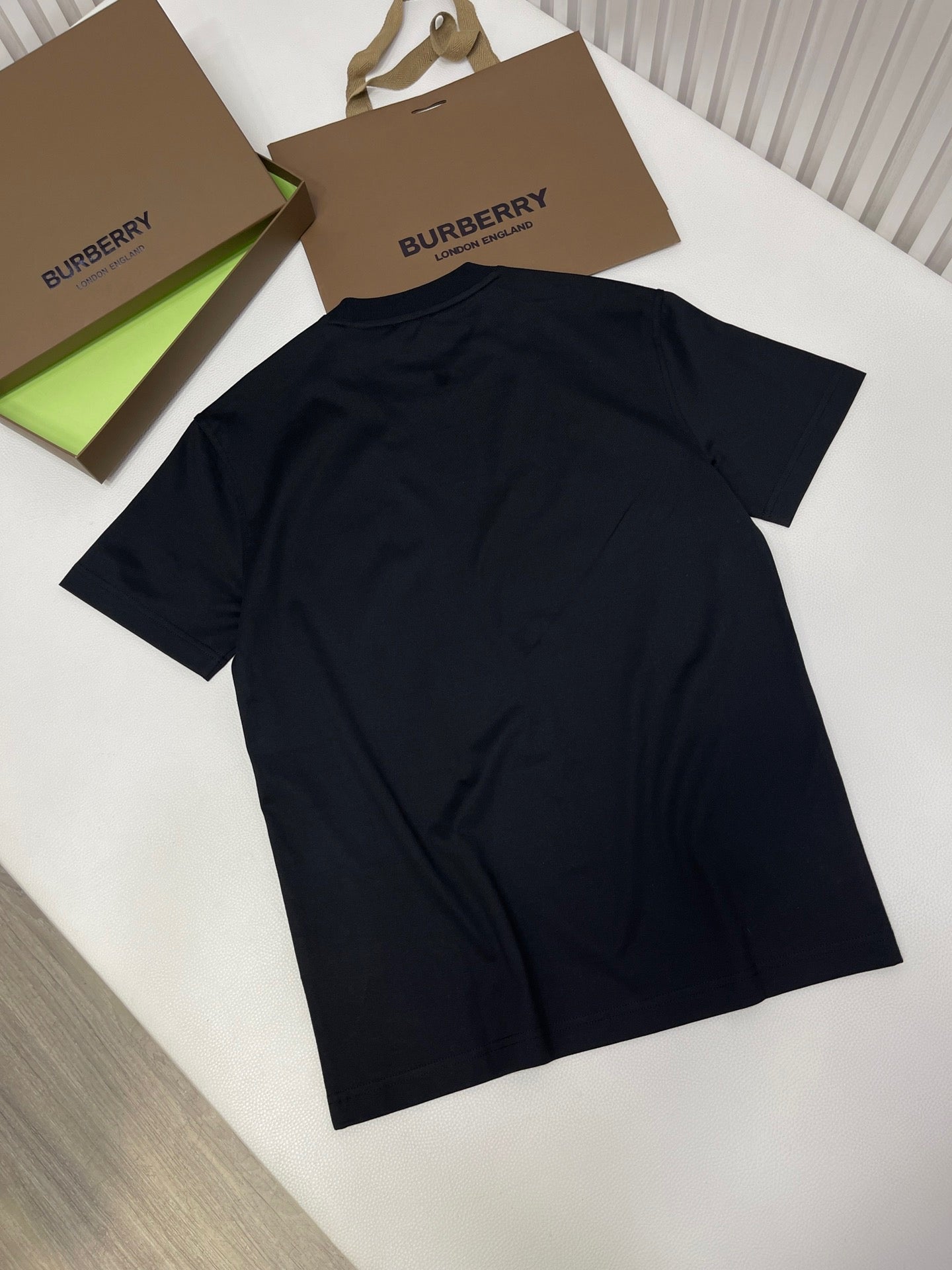 Schwarzes T-Shirt