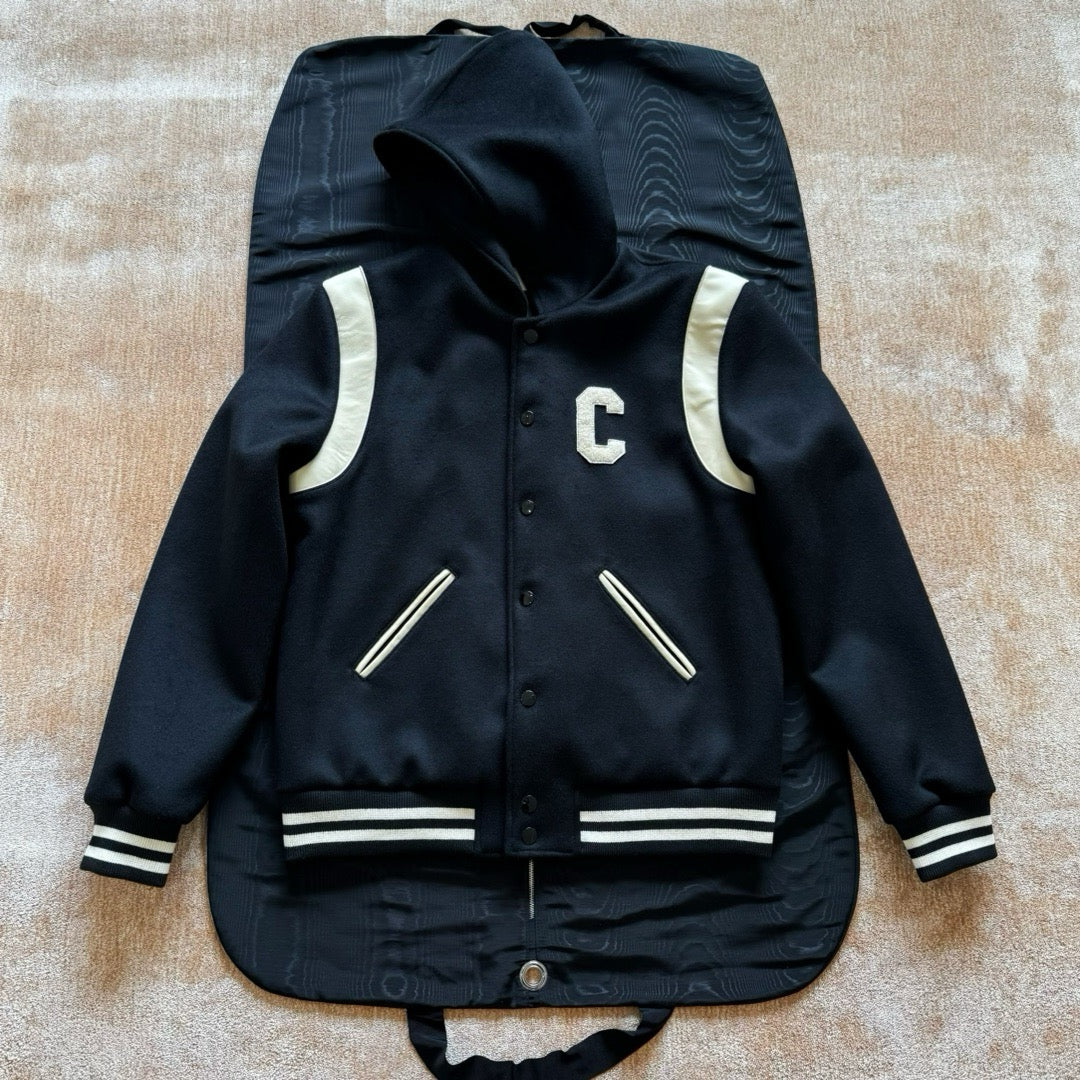 Schwarze weiße Jacke