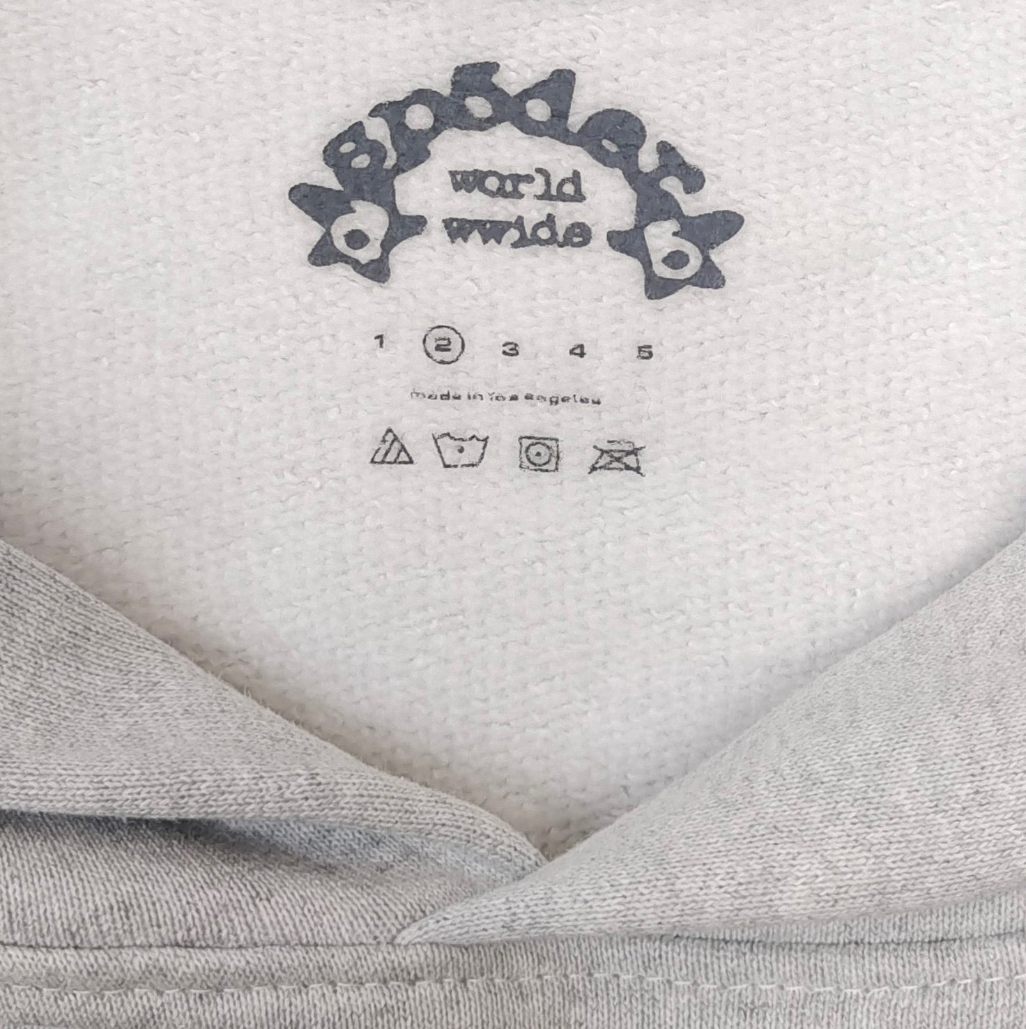 Grauer Hoodie