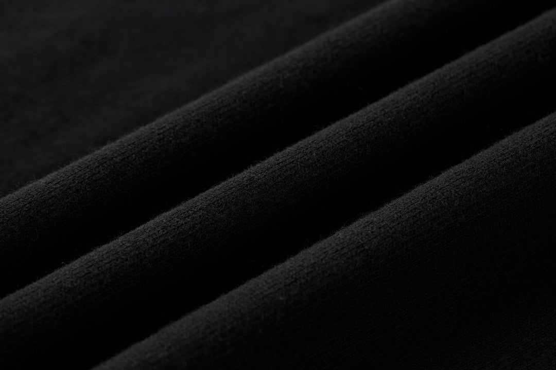 Schwarz-weißes T-Shirt