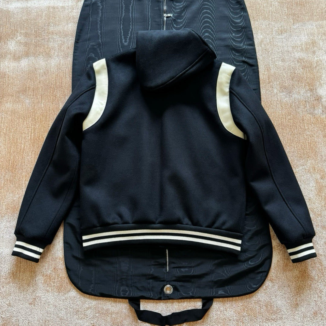 Schwarze weiße Jacke