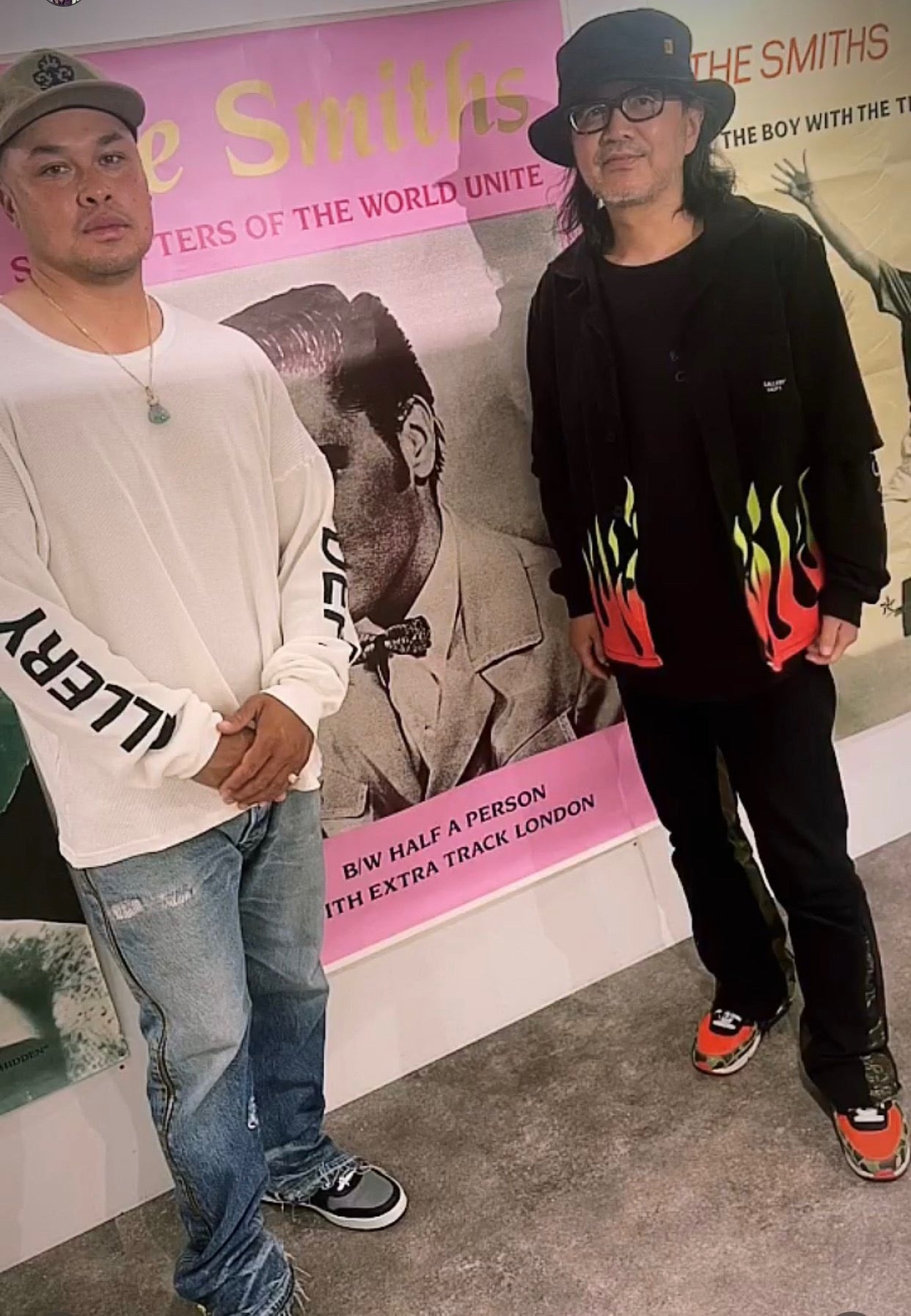 قميص متعدد الألوان