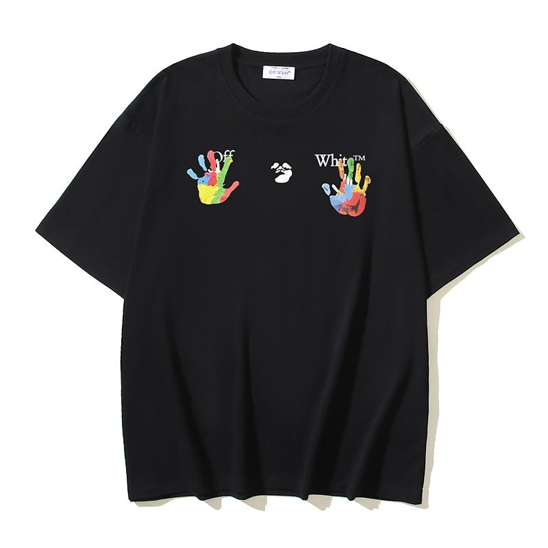 Weißes und schwarzes T-Shirt