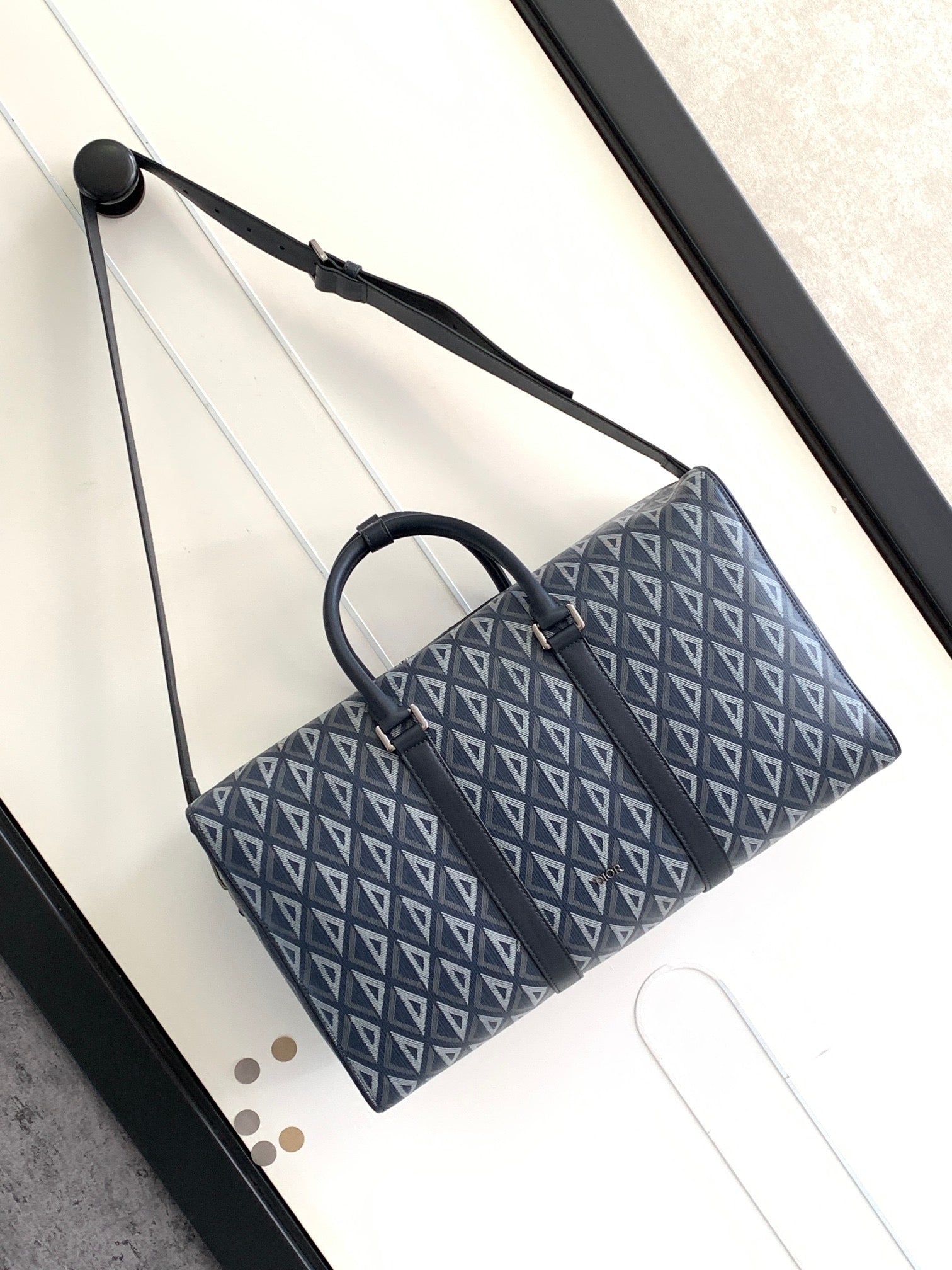 Dunkelblaue Tasche