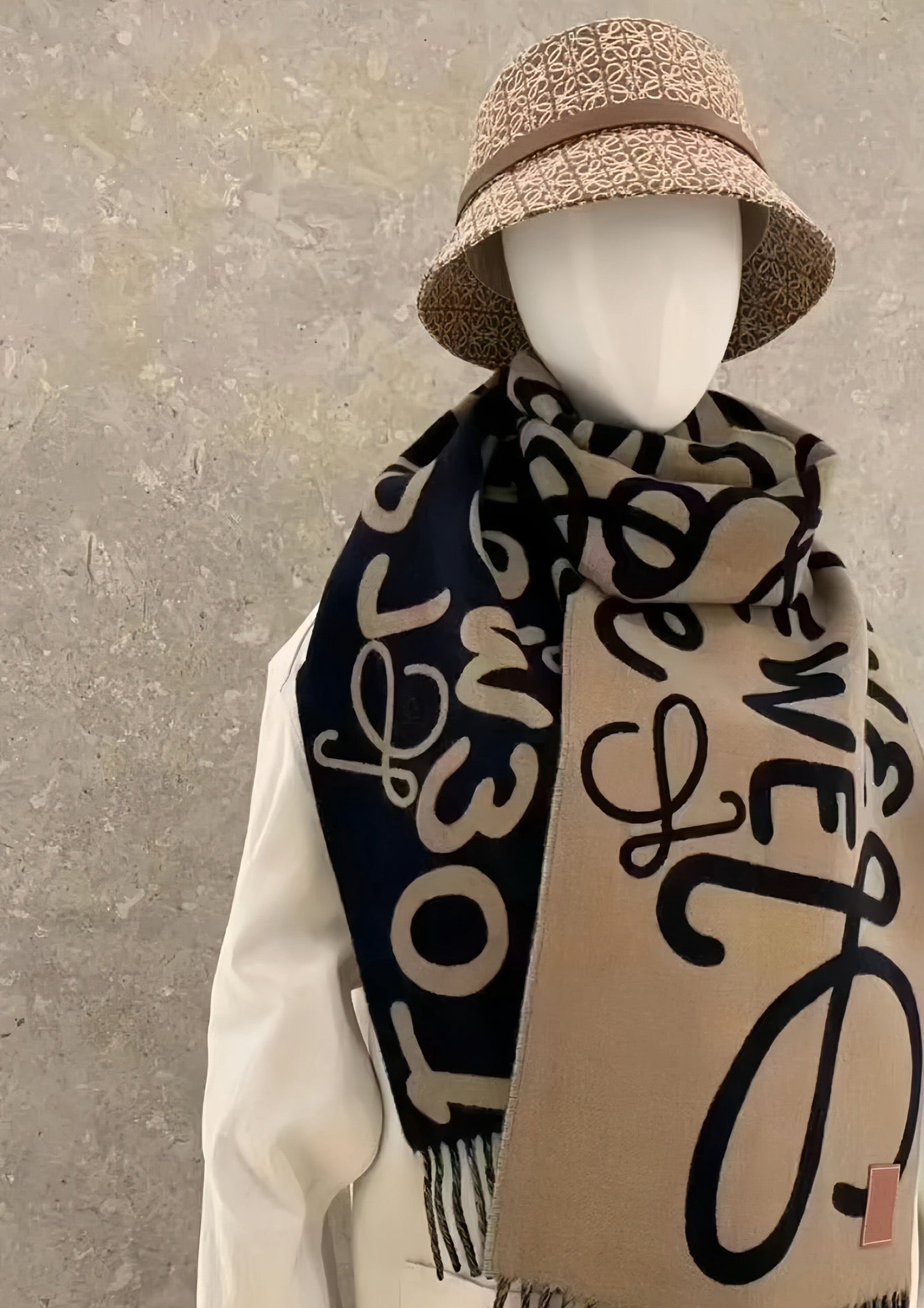 Schwarzer Khaki Schal