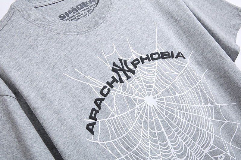 Graues und blaues T-Shirt