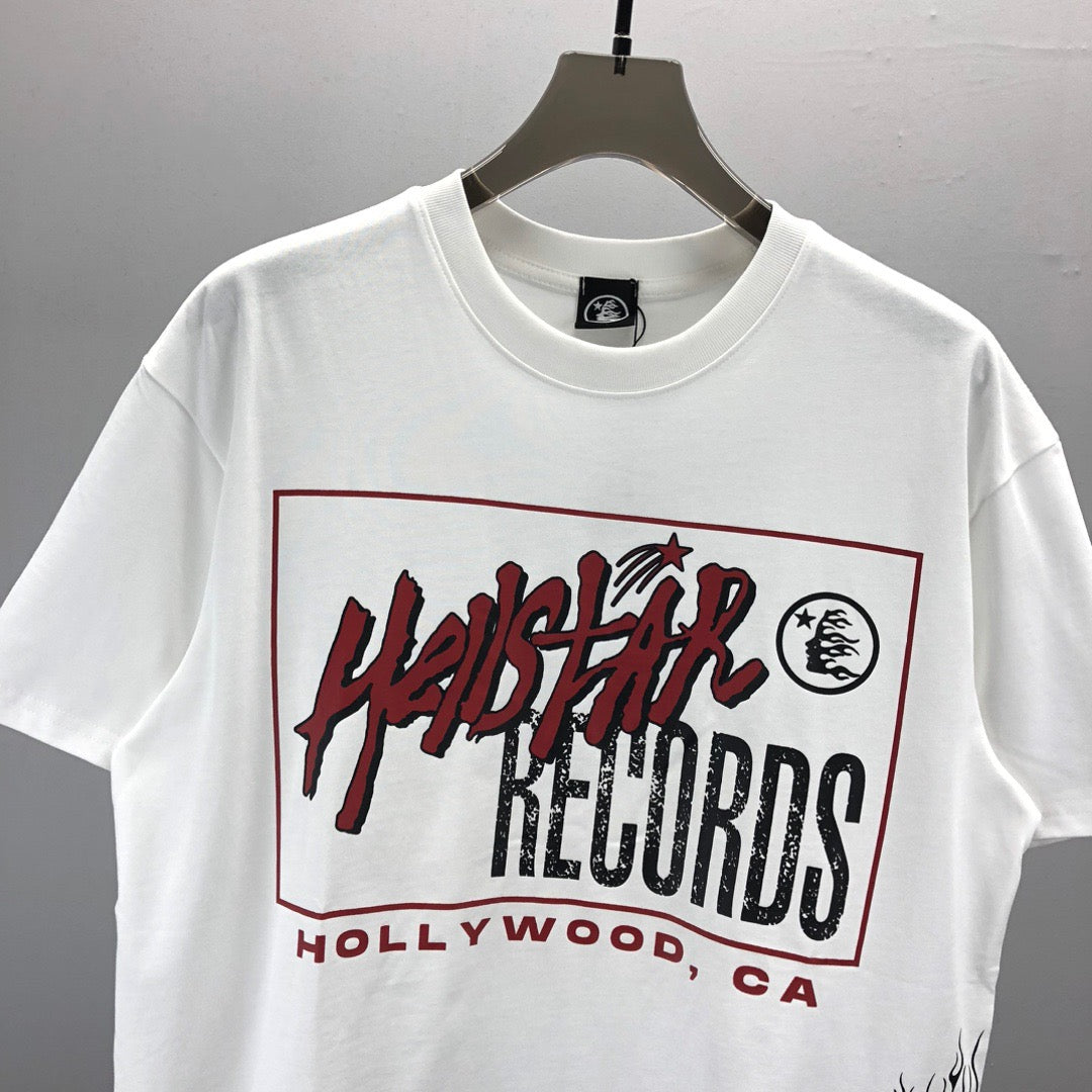 Schwarz-weißes T-Shirt