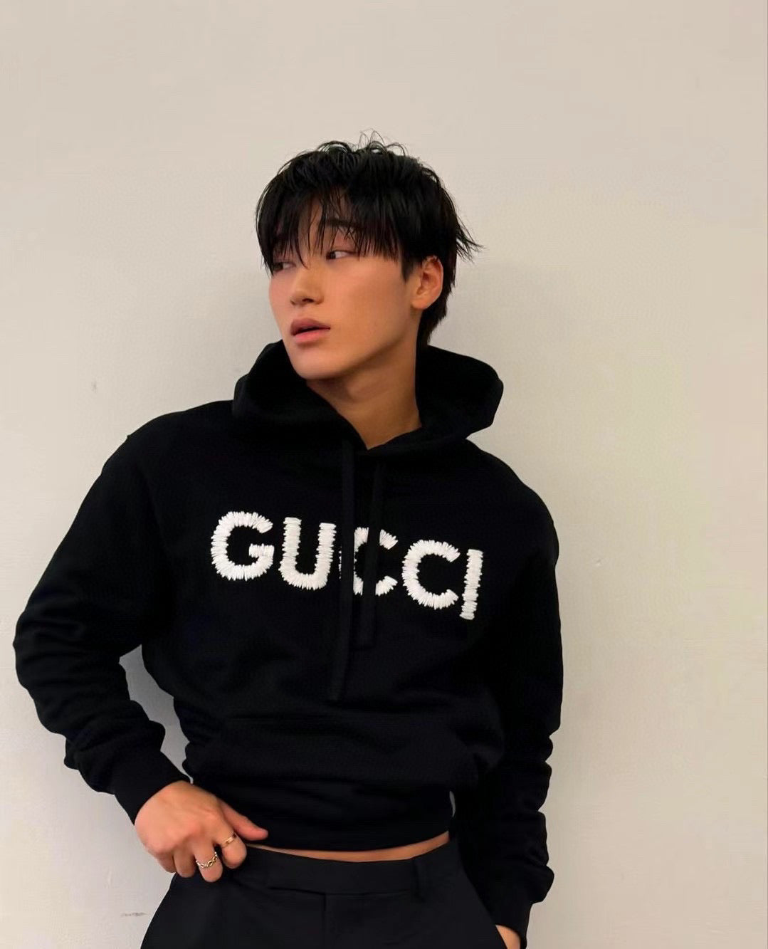 Schwarz-weißer Hoodie