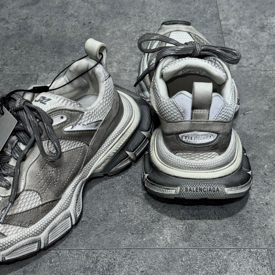 Graue Schuhe