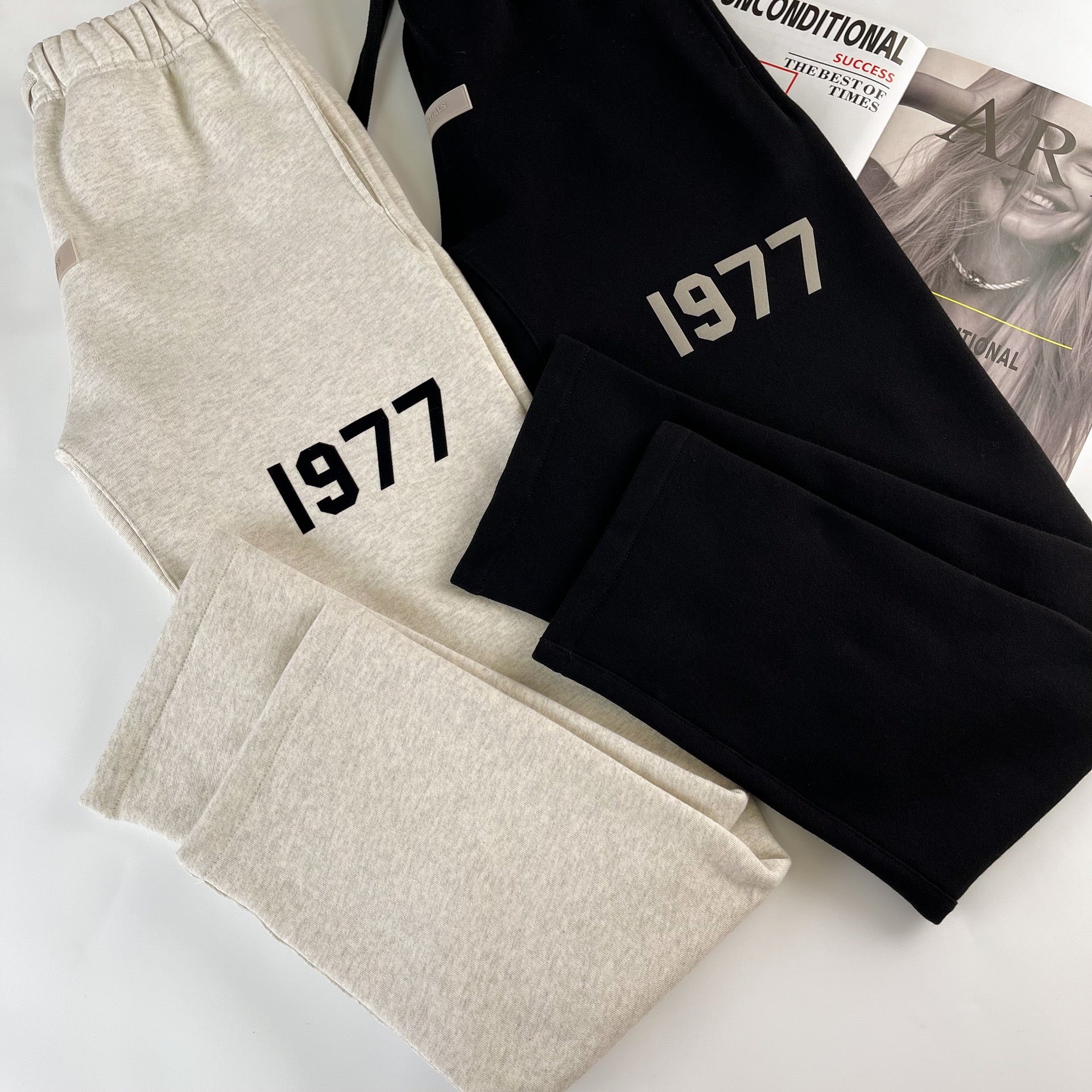 Schwarze und weiße Hose