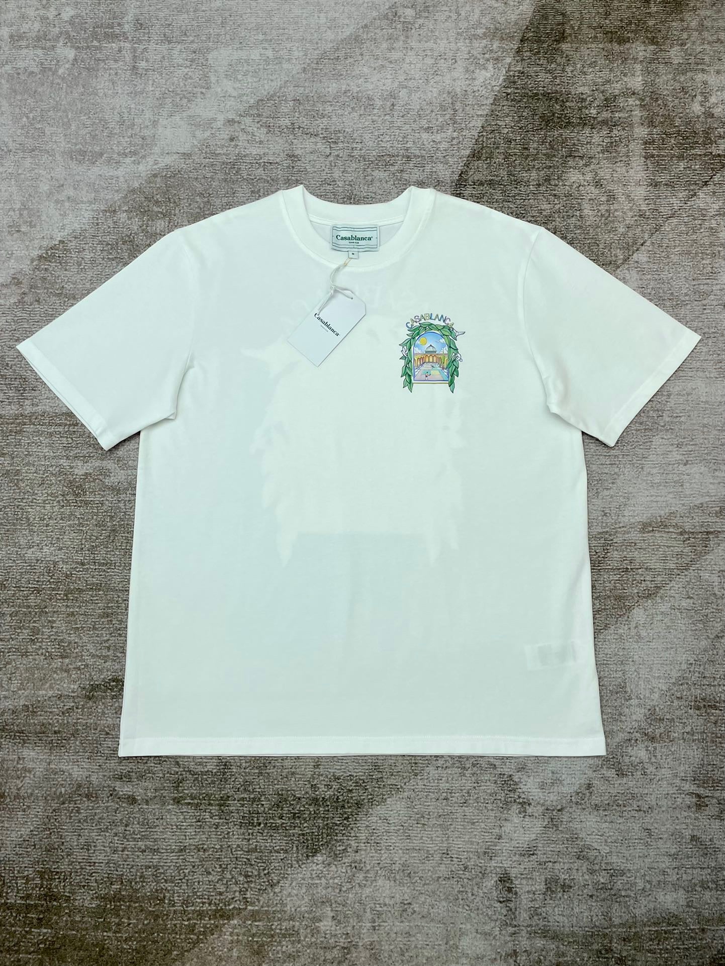 Schwarzes, himmelblaues und weißes T-Shirt