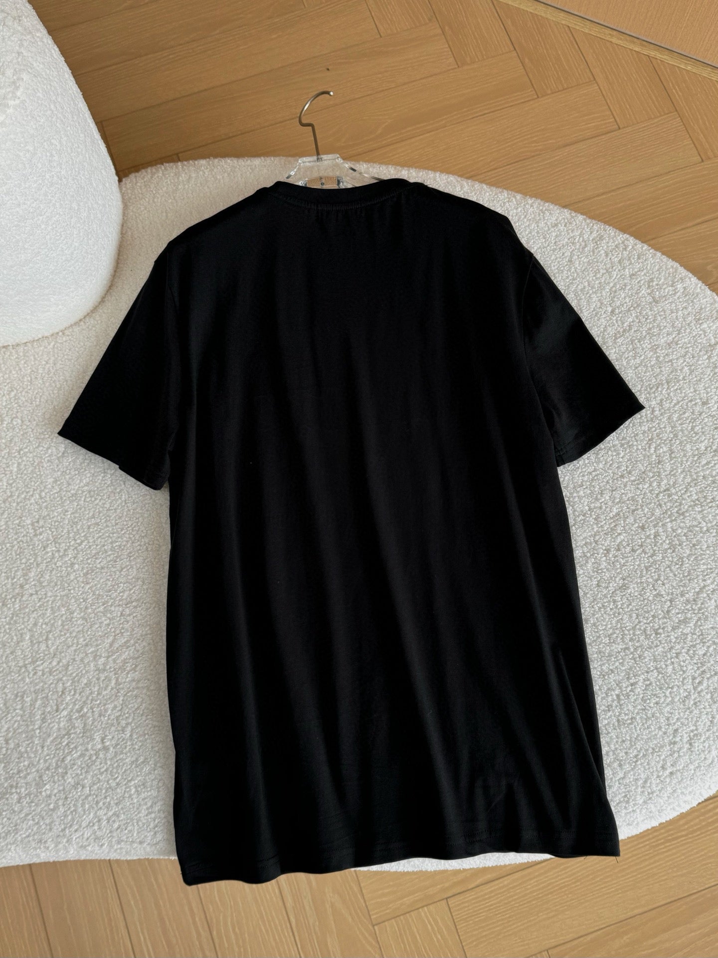 تي شيرت متعدد الألوان