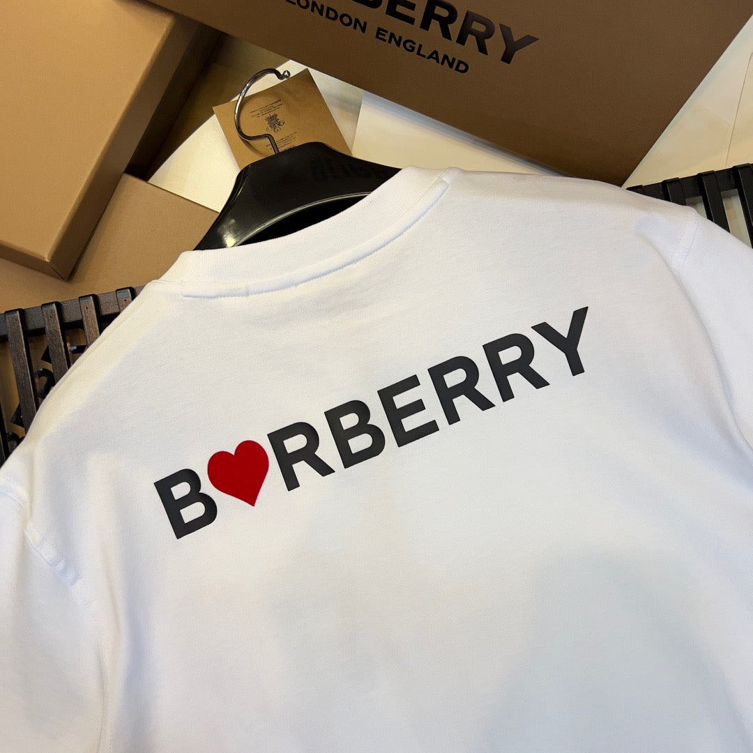 تي شيرت أبيض