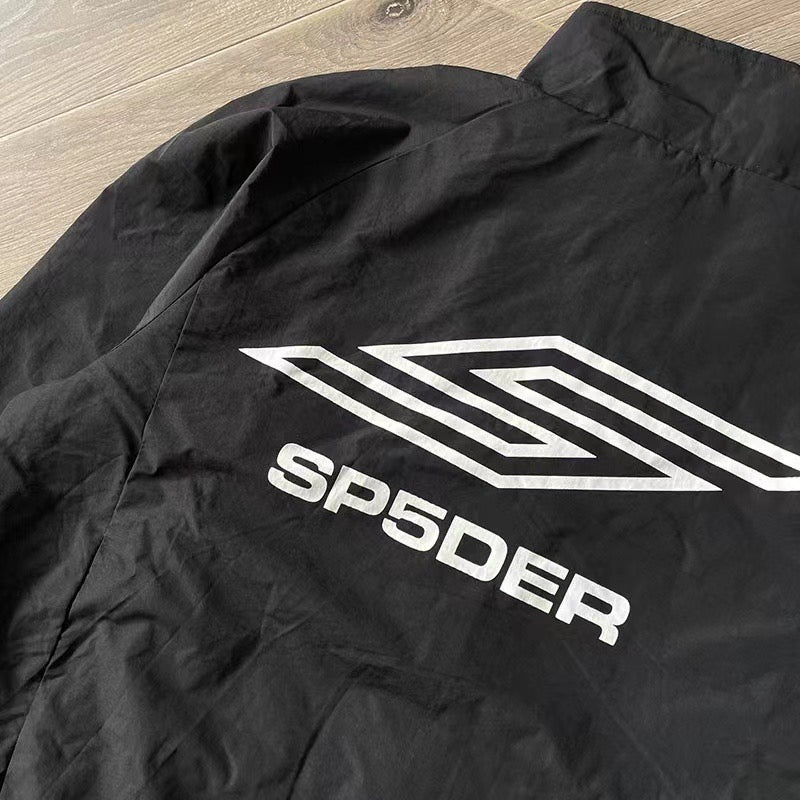 Schwarze und blaue Jacke mit Hose