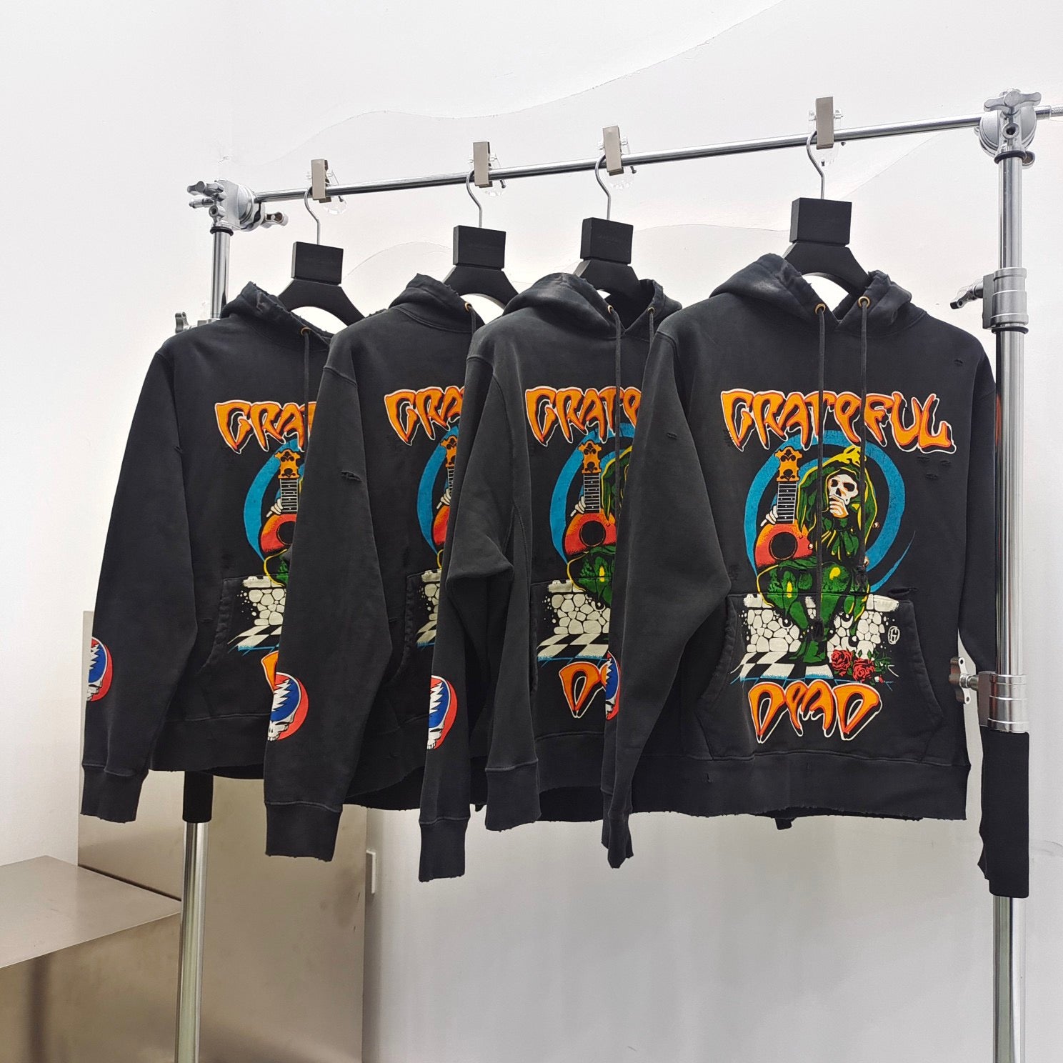 Schwarzgrauer Hoodie
