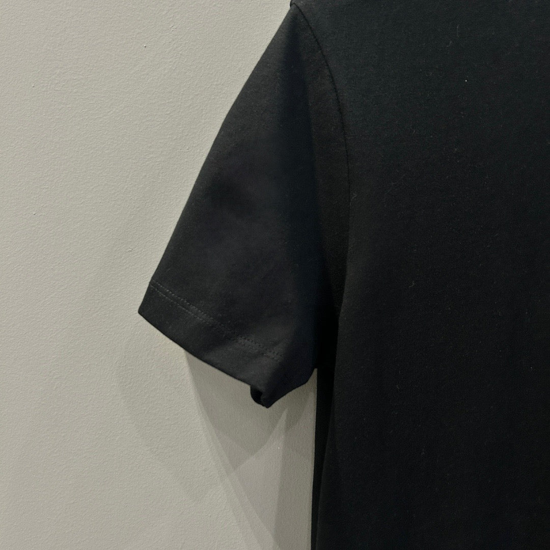White and Black T-shirt - FashionHype.xyz