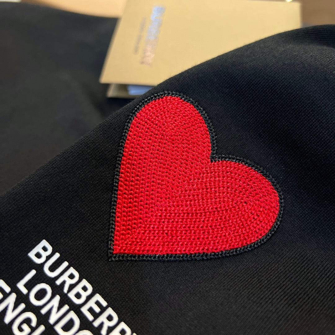 تي شيرت أبيض وأسود