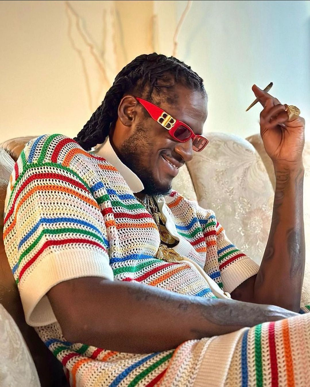 قميص متعدد الألوان