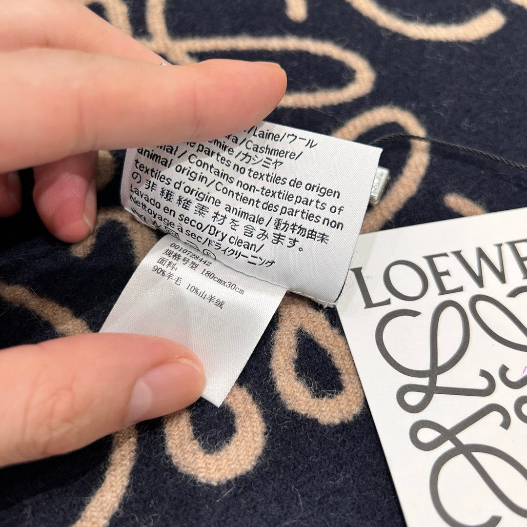 Schwarzer Khaki Schal