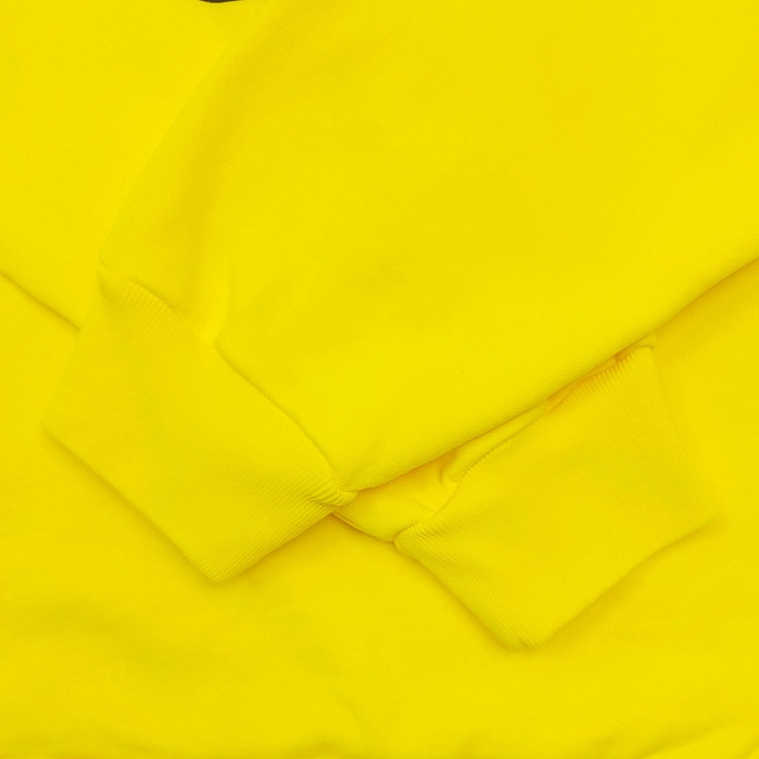 Gelber Kapuzenpullover