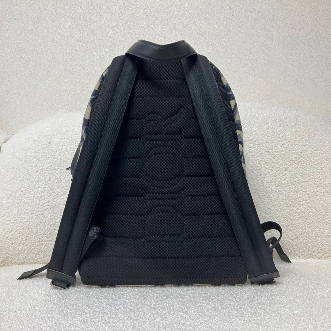 Bolso oblicuo negro y clásico