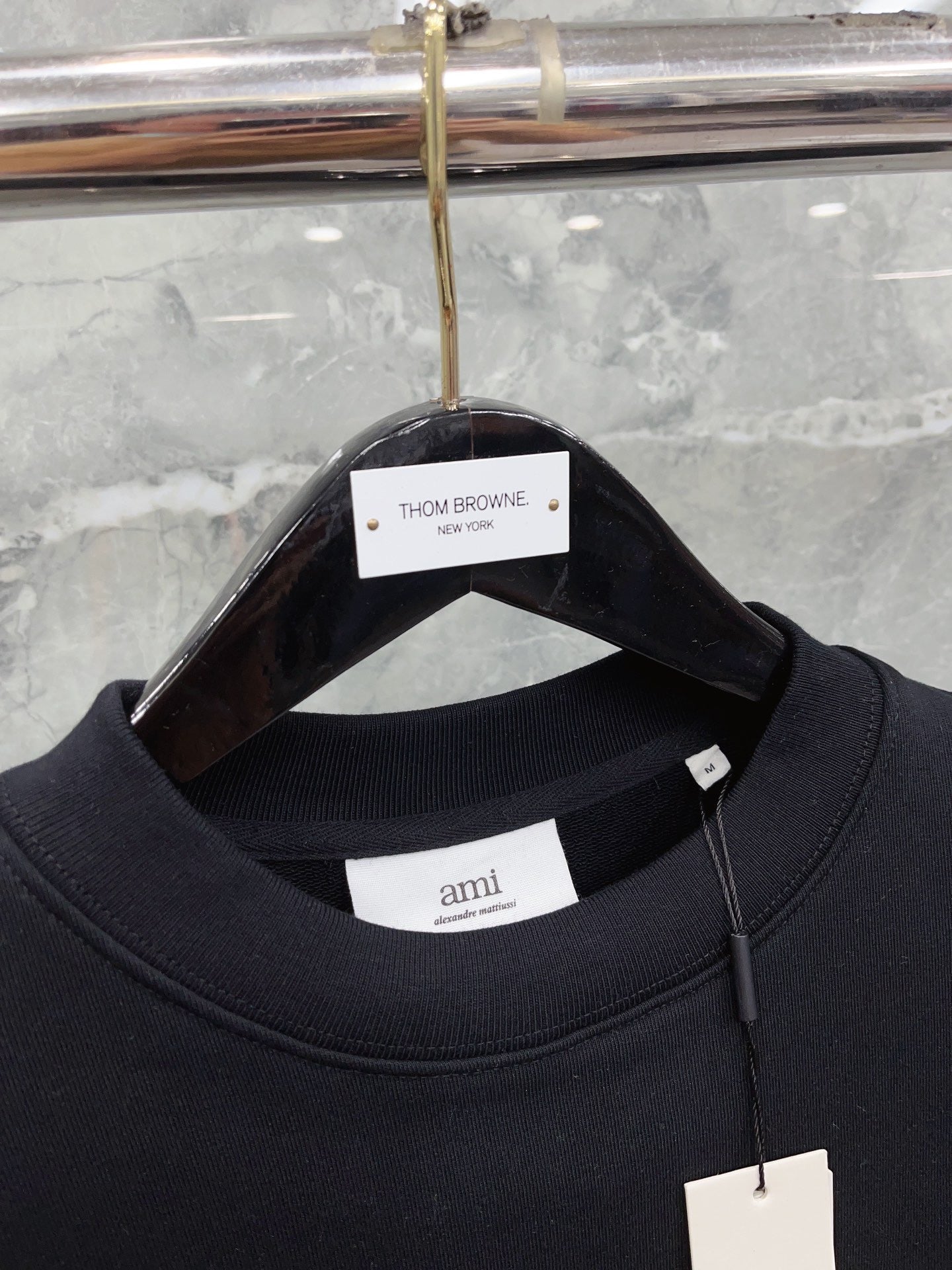 Jersey negro, gris y blanco