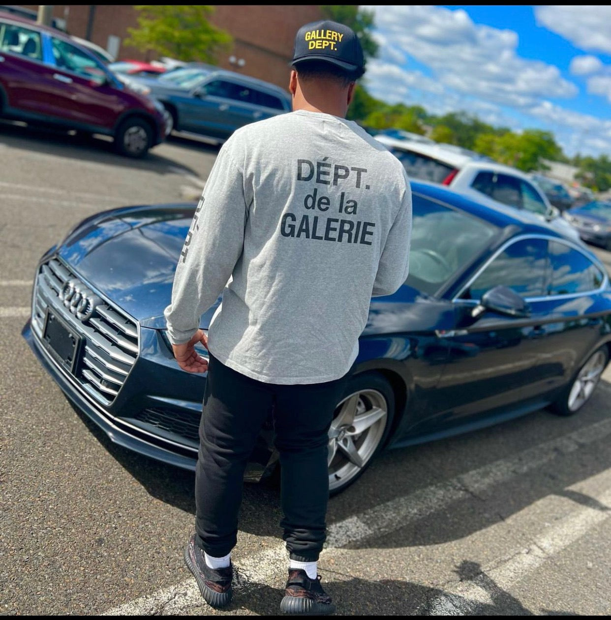 Graues Sweatshirt
