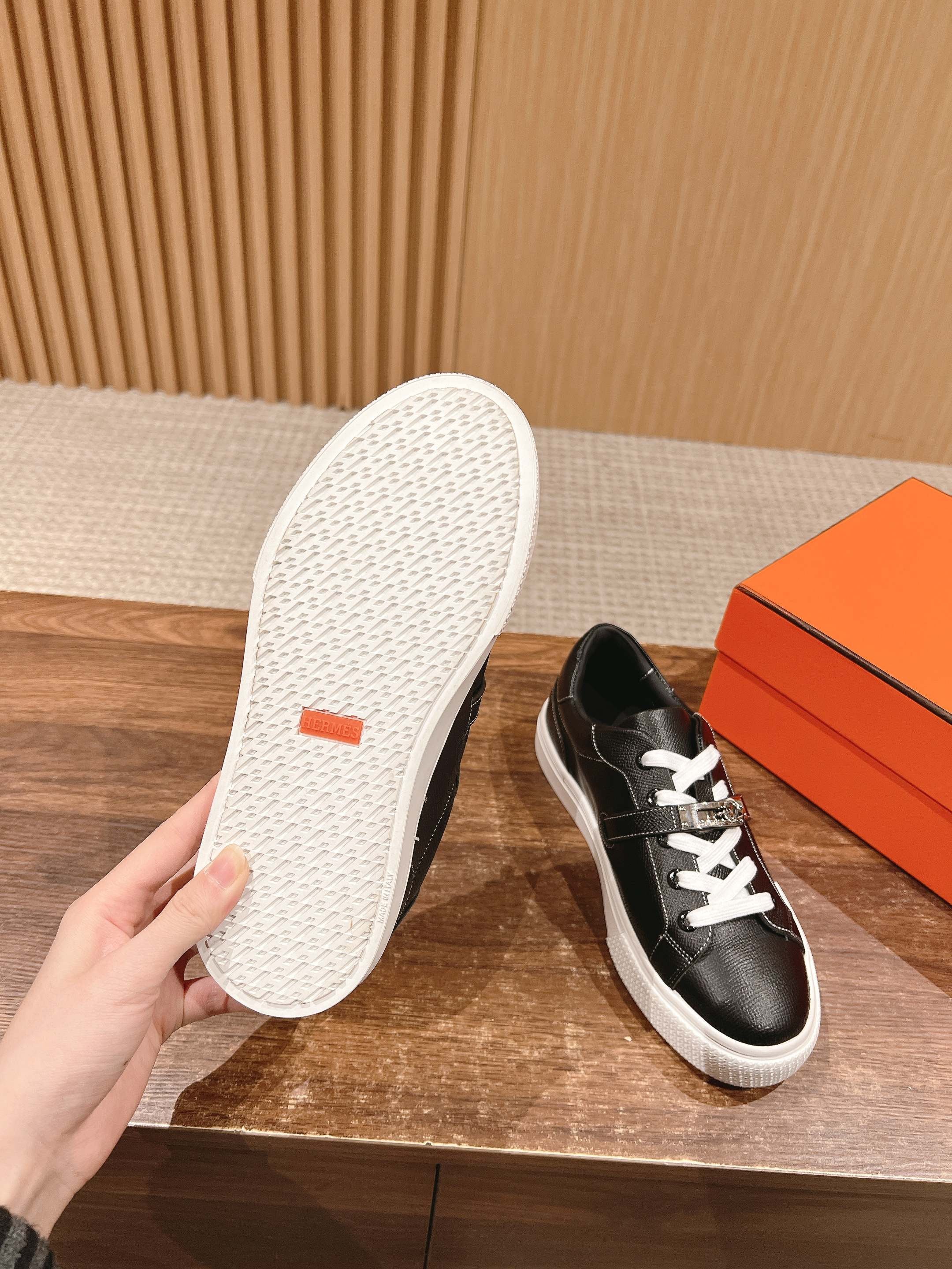 Mehrfarbige Schuhe