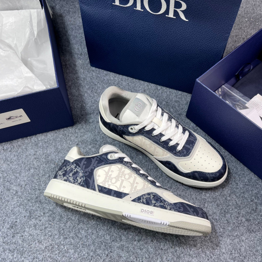 حذاء أبيض أزرق