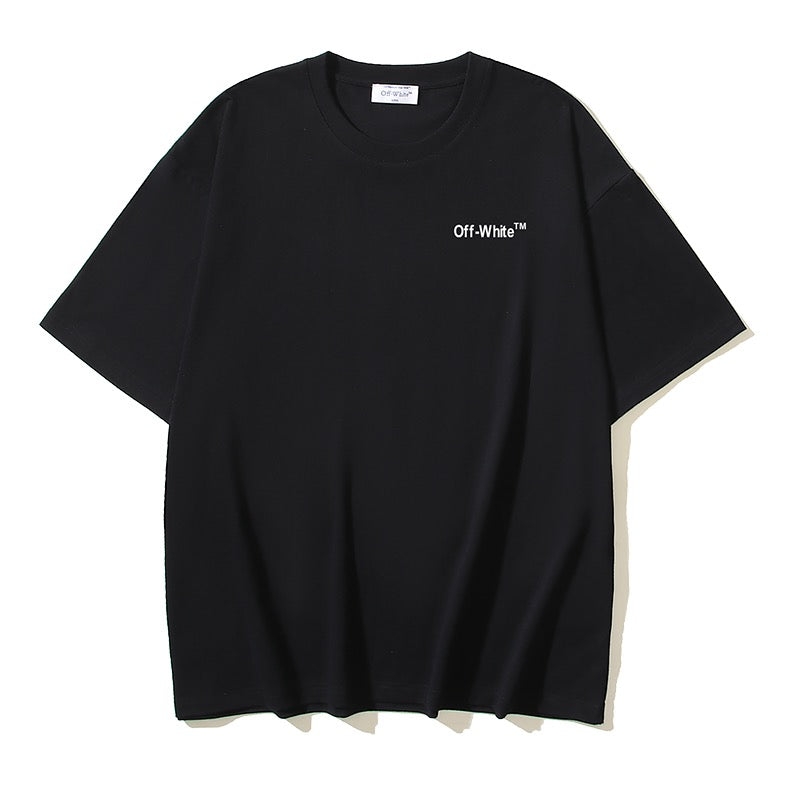 Weißes und schwarzes T-Shirt