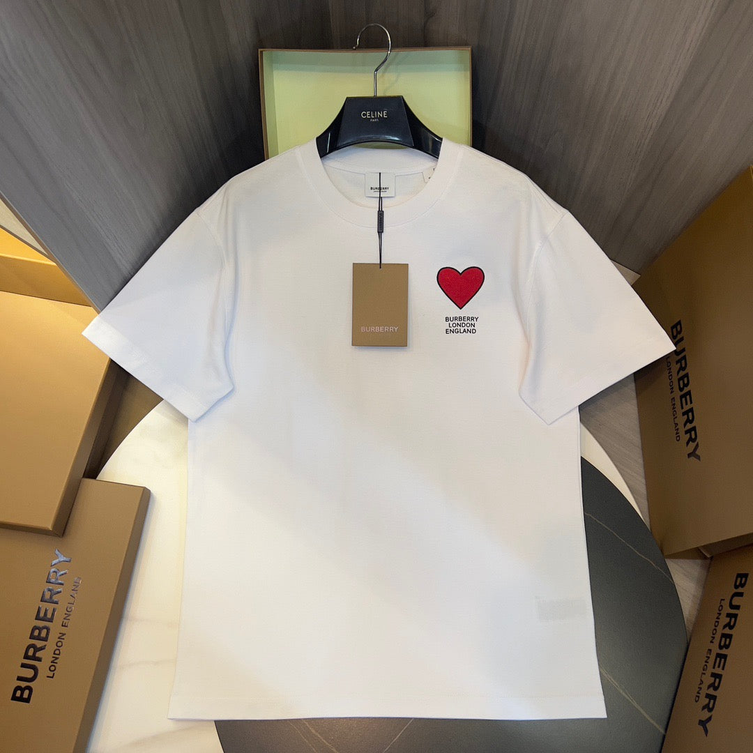 Schwarz-weißes T-Shirt