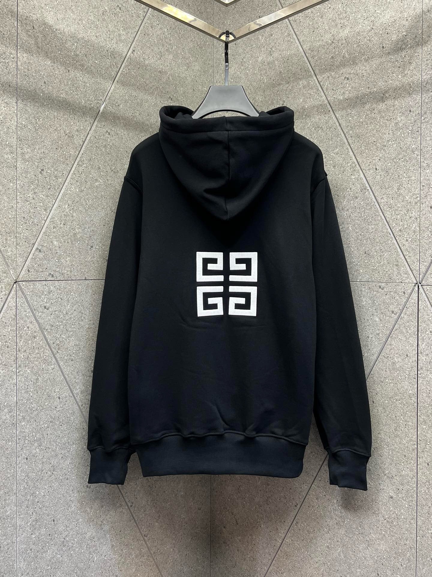 Schwarzer Hoodie