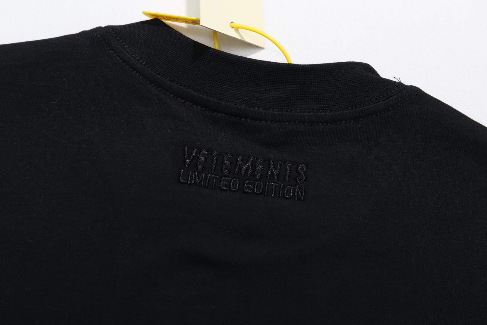 Schwarzes T-Shirt