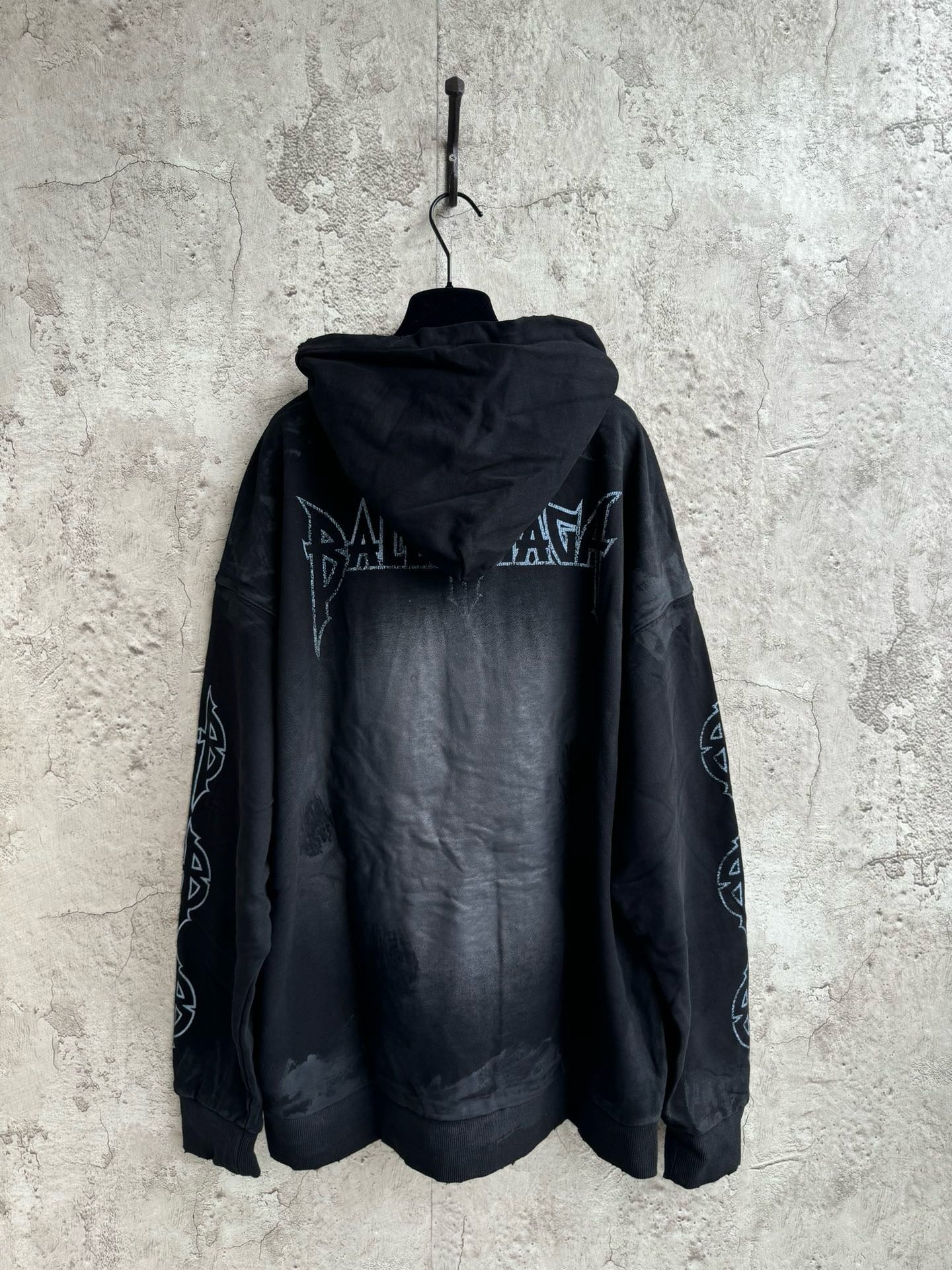 Schwarzer Hoodie