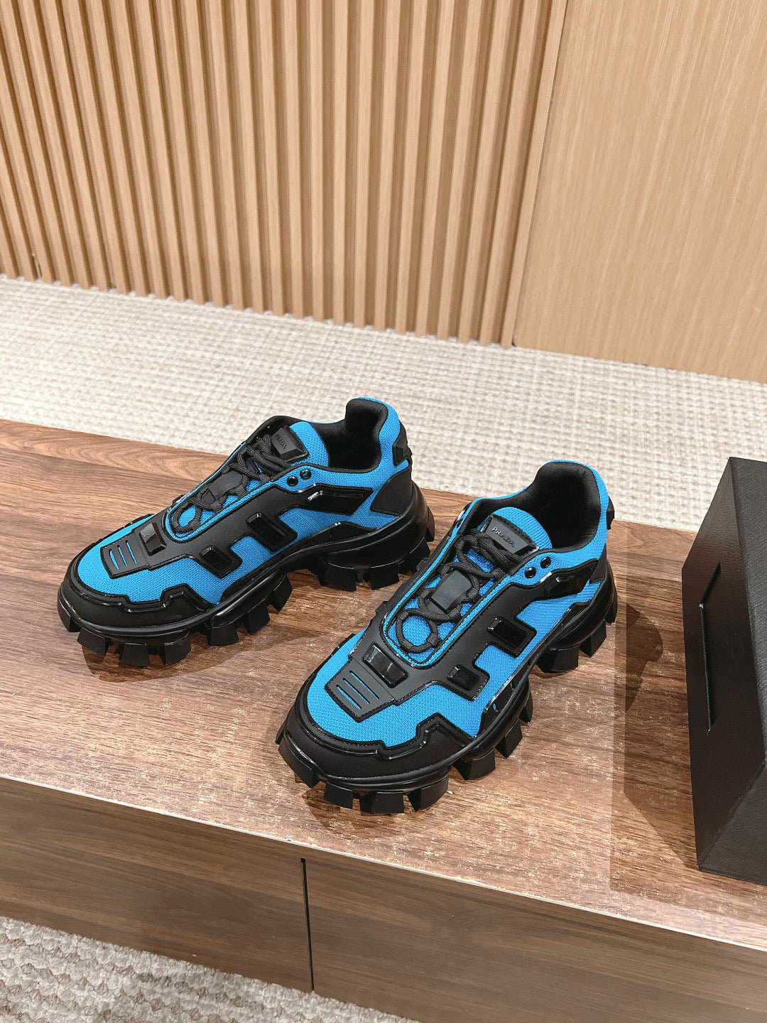 Weiß-Grüne Schuhe