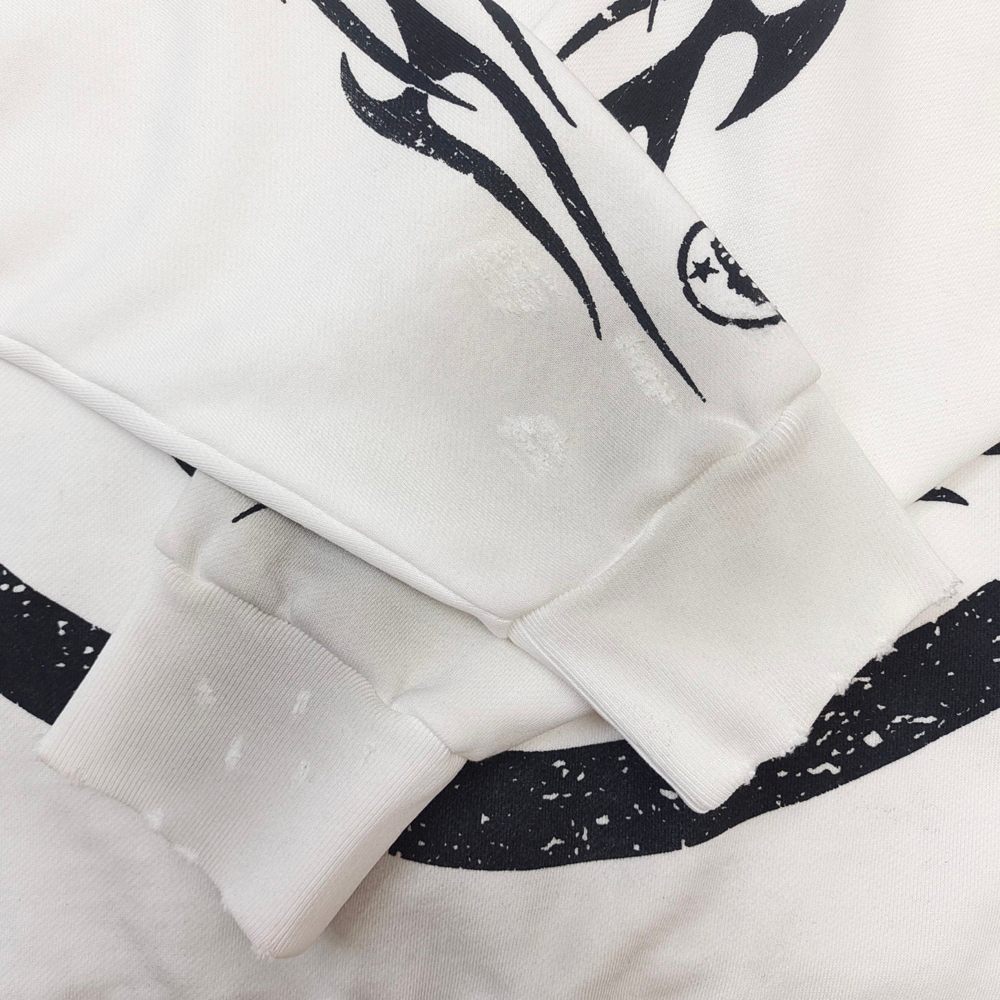 Sudadera con capucha blanca