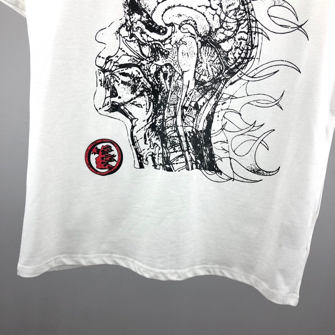 تي شيرت أبيض وأسود