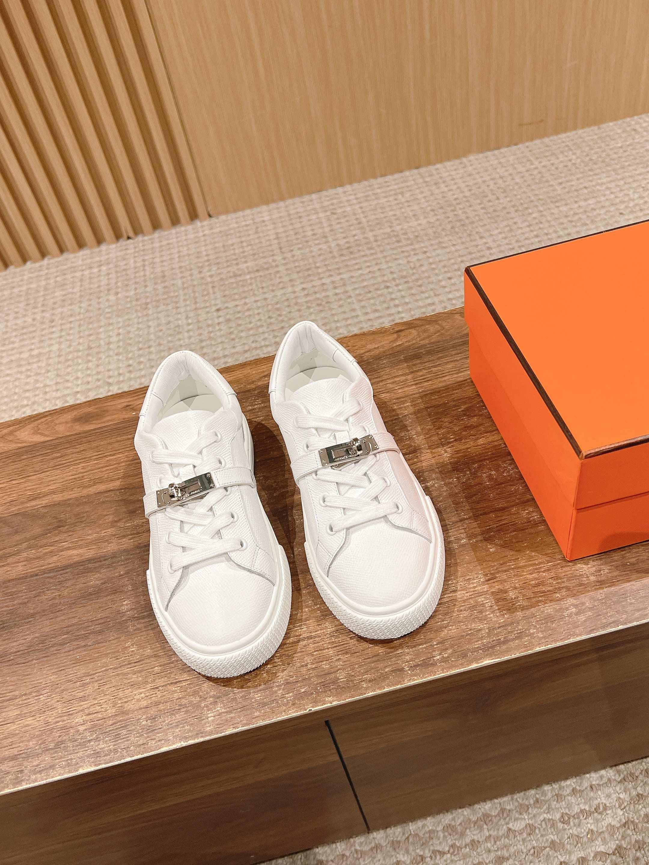 Mehrfarbige Schuhe