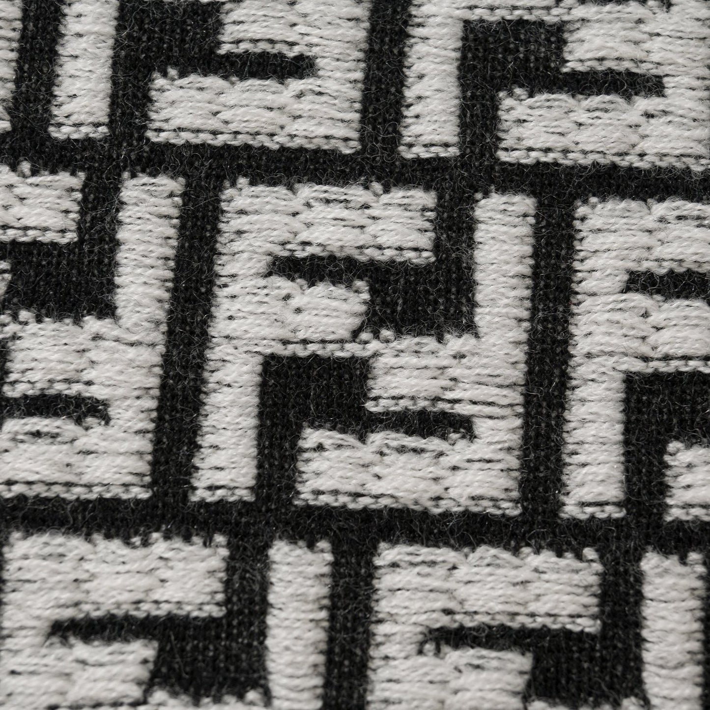 بولو أسود أبيض